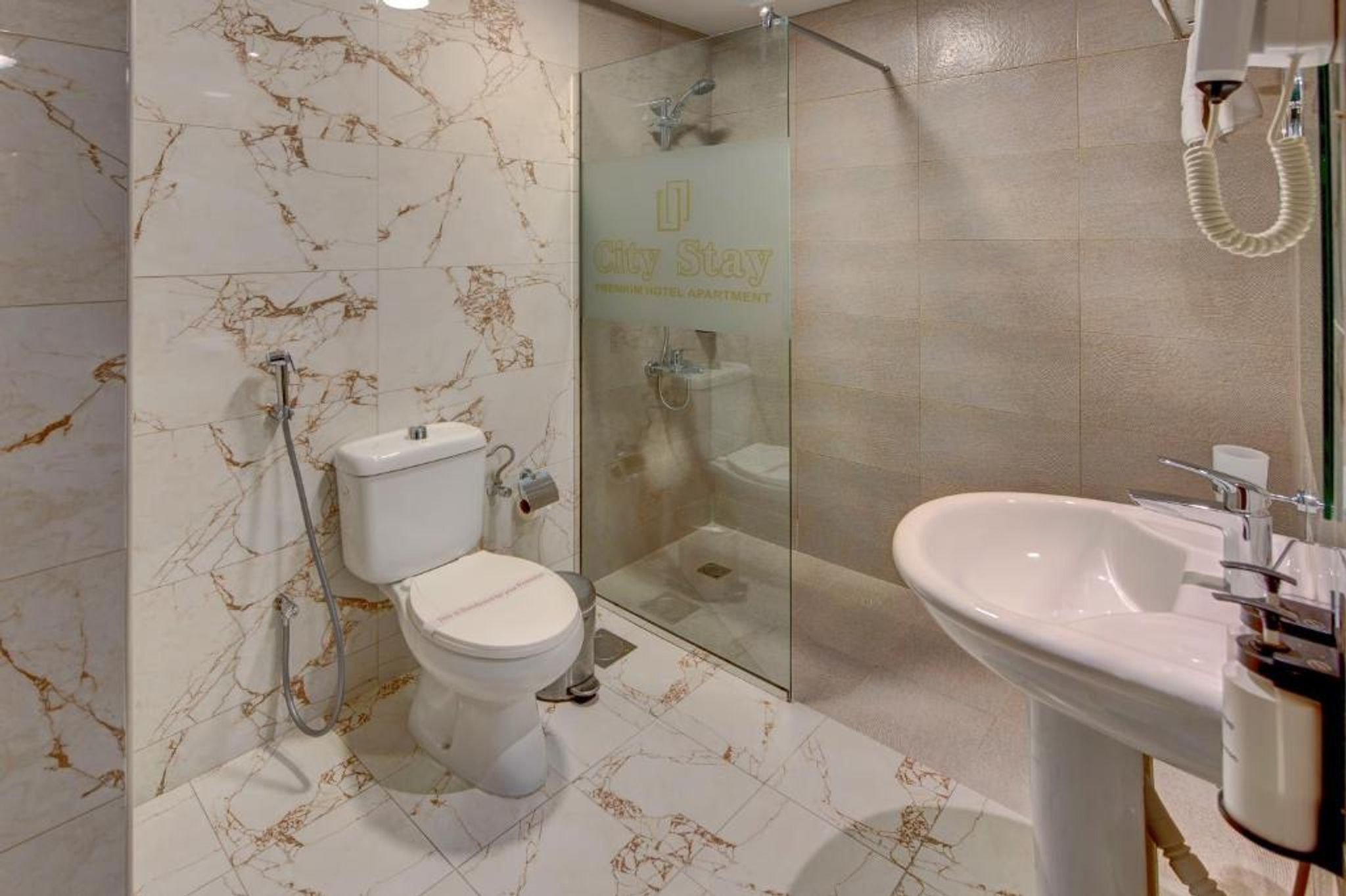 Executive King Studio